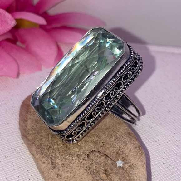 Sparkling White Topaz Gemstone Handmade Ring - Picture 3 of 6